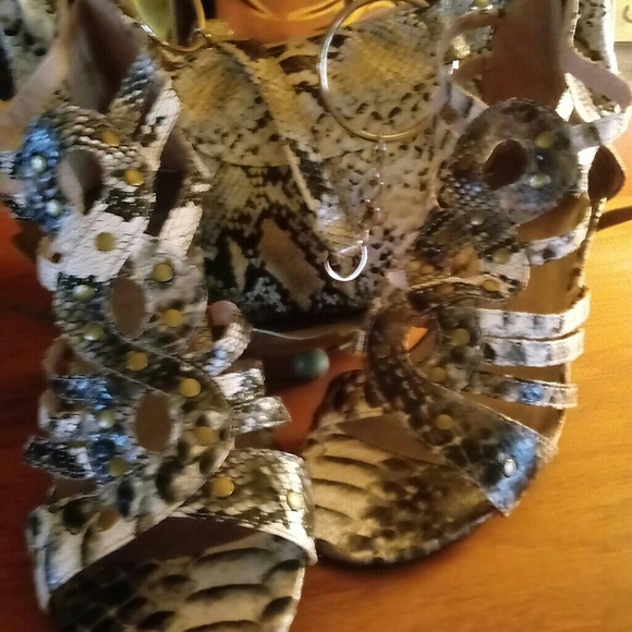Avon Fashions Snakeskin 🐍Gladiator Sandals - Picture 3 of 7